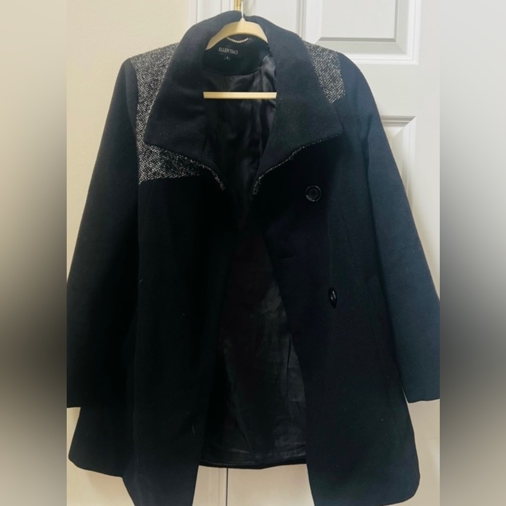 Ellen Tracy beautiful size 4 wool black and white winter coat!